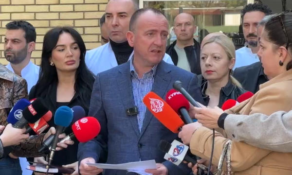 Taravari: Mjekimi i të lënduarve në Koçan është falas, nuk ka nevojë që askush të mbledhë para