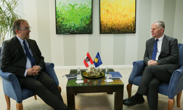 Bislimi takon ambasadorin austriak, flasin edhe për krijimin e qeverisë së re