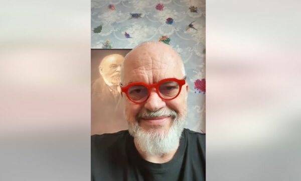Edi Rama uron mësuesit për 7 Mars