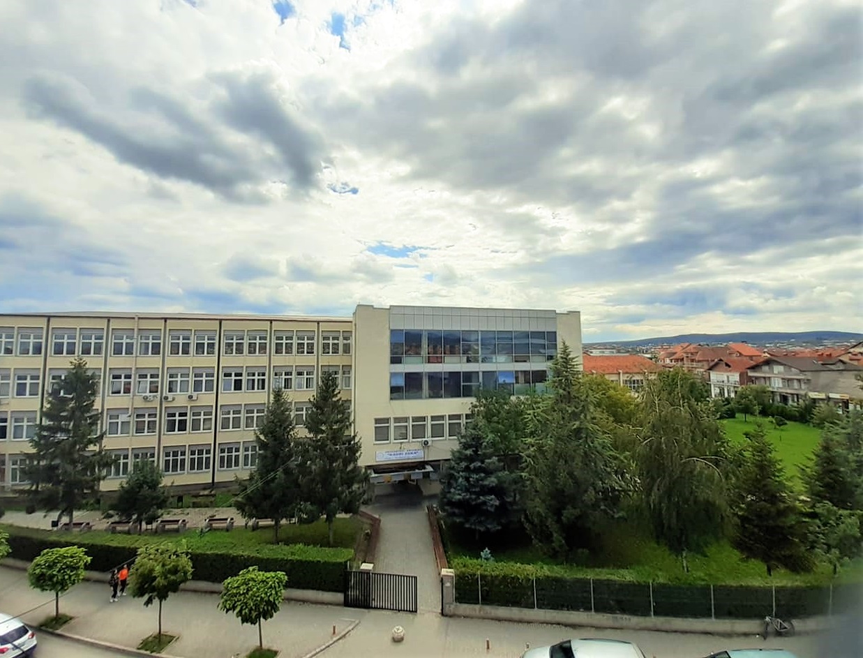 Universiteti i Gjilanit shpreh ngushëllime për dy vajzat që vdiqën në aksidentin në Ranillug