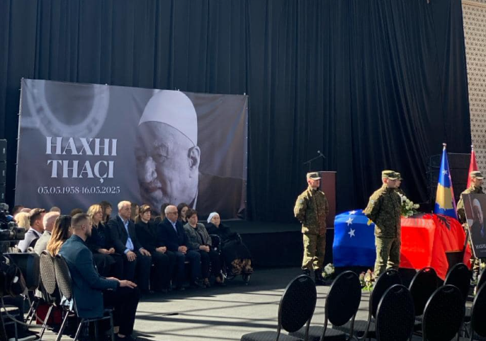 Në homazhet për babain e Hashim Thaçit, marrin pjesë figura të shumta publike