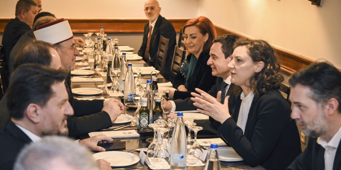 Kurti shtroi iftar për myftiun Tërnava dhe përfaqësues të BIK-ut