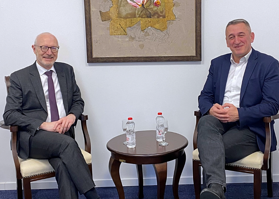 Ambasadori francez takon Rashiqin, flasin edhe për nevojën që të krijohet një qeveri stabile sa më shpejtë
