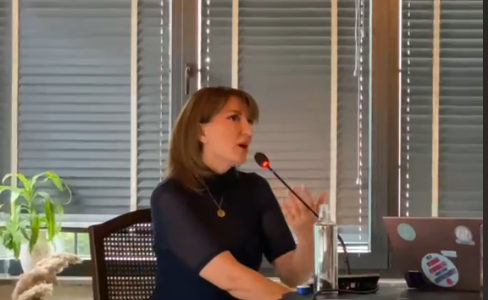 U paraqit krejt ndryshe: Ish-presidentja e parë grua në rajon, Atifete Jahjaga, tregon sfidat që kaloi kur u zgjodh pjesëtare e policisë dhe presidente e Kosovës