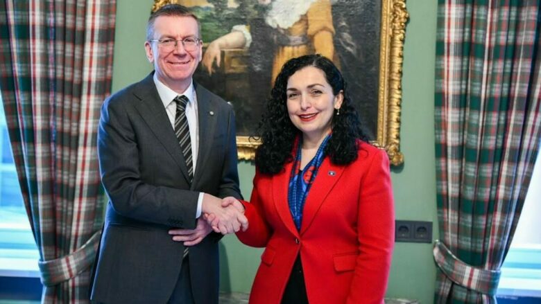 Presidenti i Letonisë nesër në Kosovë, Osmani e pret në takim