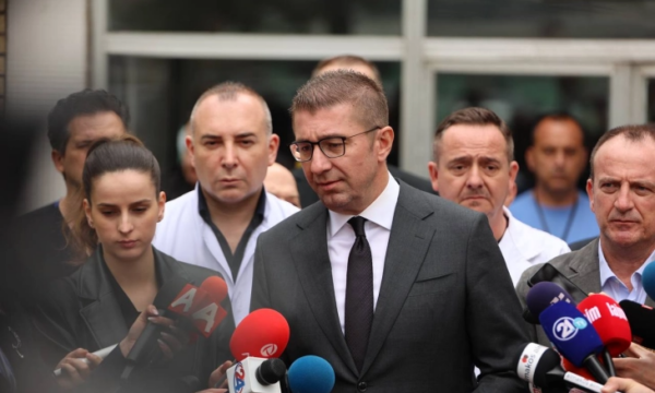 Mickoski do t’i vizitojë të lënduarit në Spitalin “8 Shtatori” në Shkup