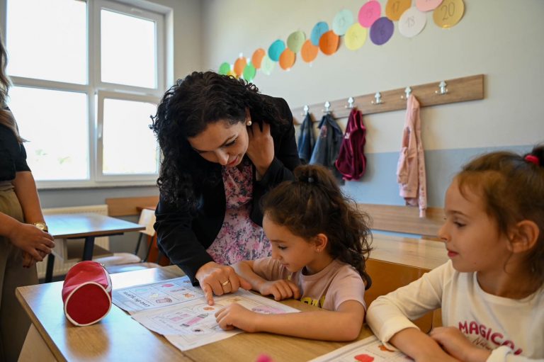 Osmani: Mësuesit mbeten shtylla e shoqërisë dhe ata që formësojnë mendjet dhe zemrat e kombit