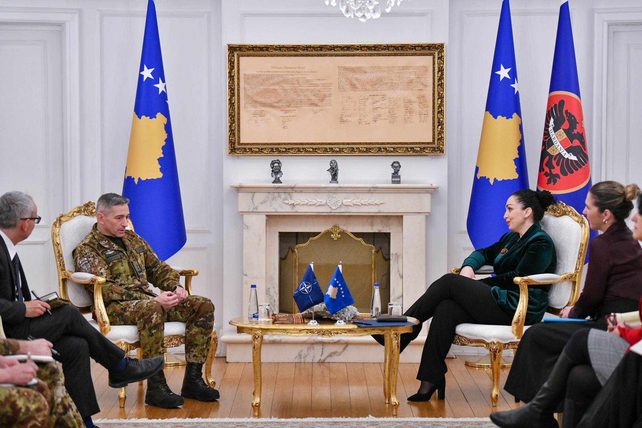 Osmani takohet me komandantin e KFOR’it, flasin për koordinimin e aktiviteteve për vizitën e sekretarit të NATO’s