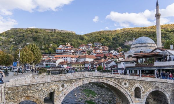 “Viktima dhe i dyshuari ishin shokë, s’e priste” – Gjykata Themelore e Prizrenit cakton 1 muaj paraburgim për të dyshuarin për vrasjen në “Tusuz”