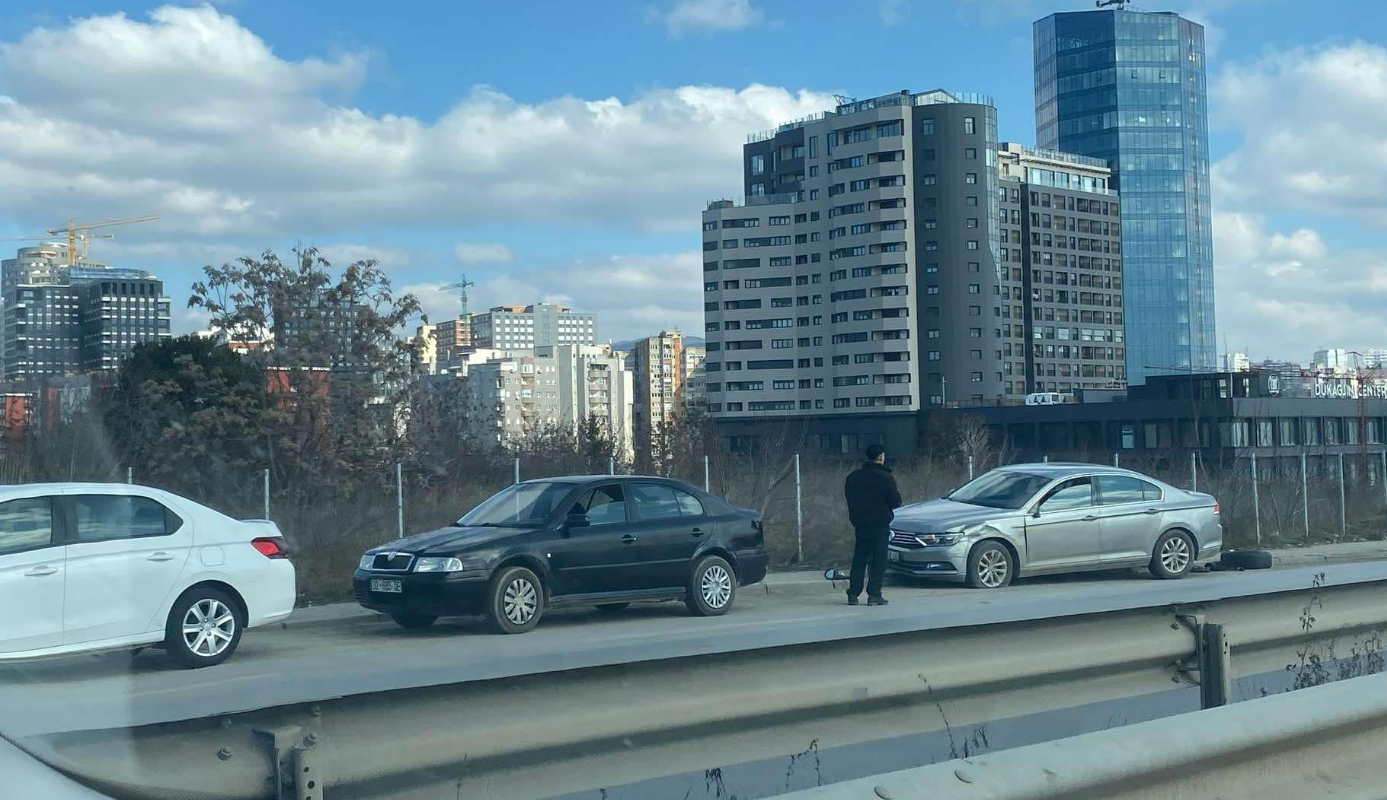 Aksident zingjiror në Prishtinë, Policia në vendin e ngjarjes (FOTO + VIDEO)