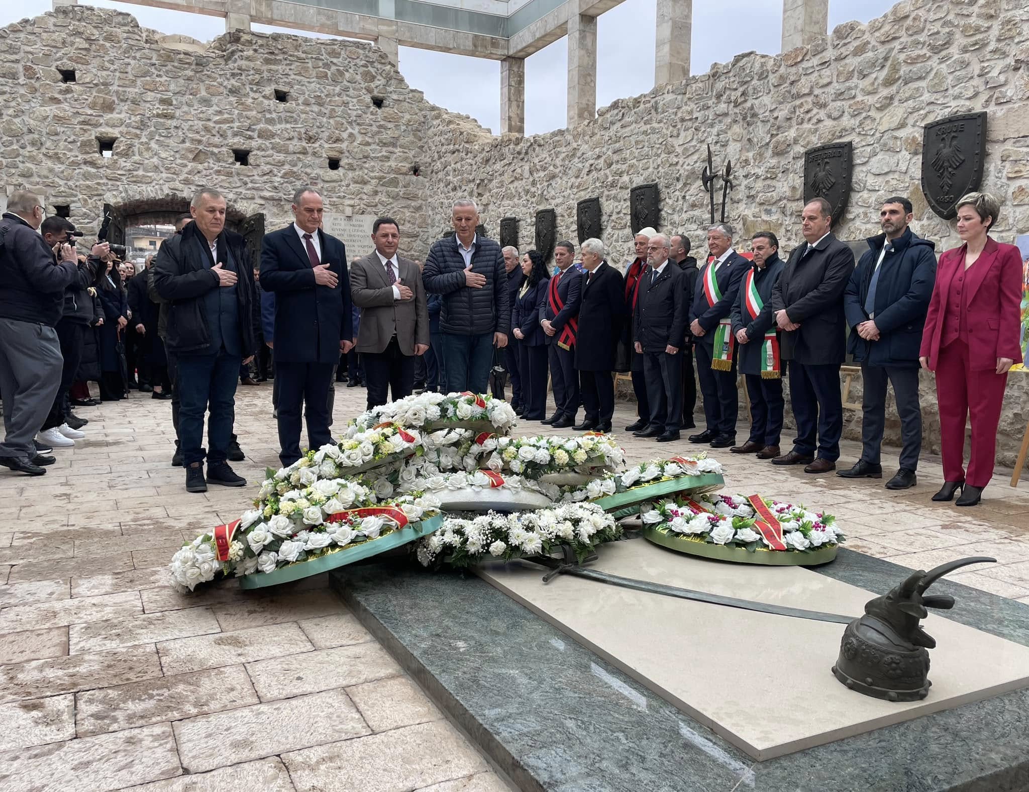 Kastrati publikon fotografi: Në Lezhën e Skënderbeut