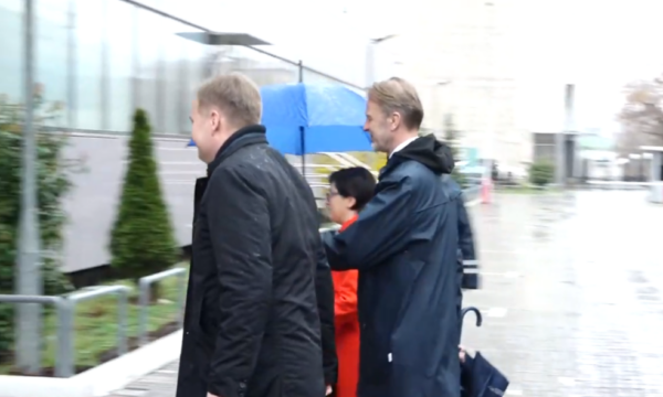 Sorensen nis takimin me Kurtin