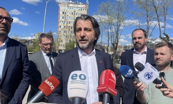 Rama: Ndalimi i punimeve në sheshin “Xhorxh Bush” është i paligjshëm, po bëhet për qëllime politike