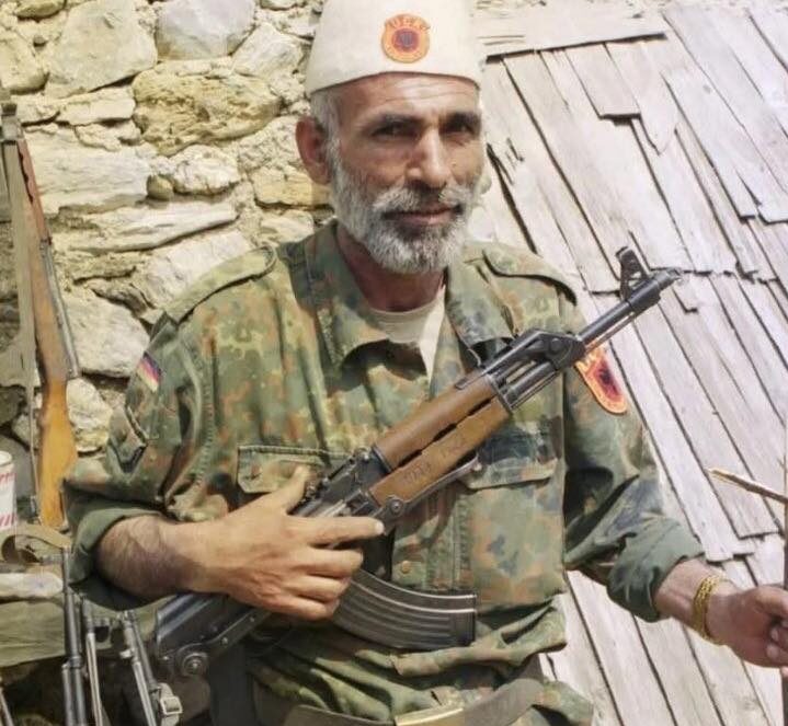 Vdes komandanti i shquar i Koshares, s’e hoqi asnjëherë plisin gjatë betejave