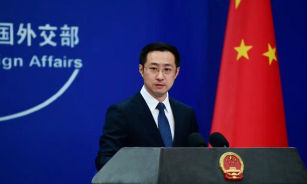 Kina flet për herë të parë pas tarifave 104%, akuzon Trumpin se po përdor “praktika bullizmi”