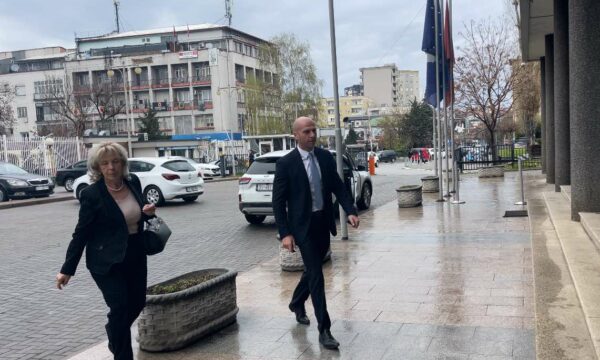 Deputetët e Listës Serbe heshtin, nuk tregojnë nëse do të votojnë për zgjedhjen e kryeparlamentarit