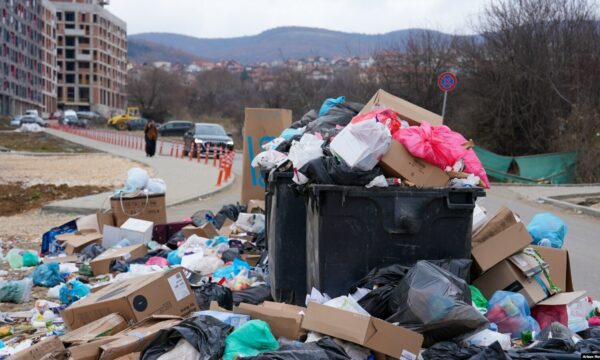 Komuna e Prishtinës, banorëve: Pagesat për pastrim t’i bëni në Komunë