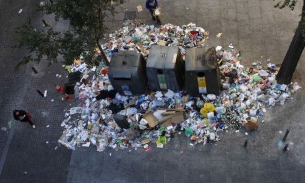 Komuna dhe“Pastrimi” vazhdojnë përplasjen për faturat e mbeturinave