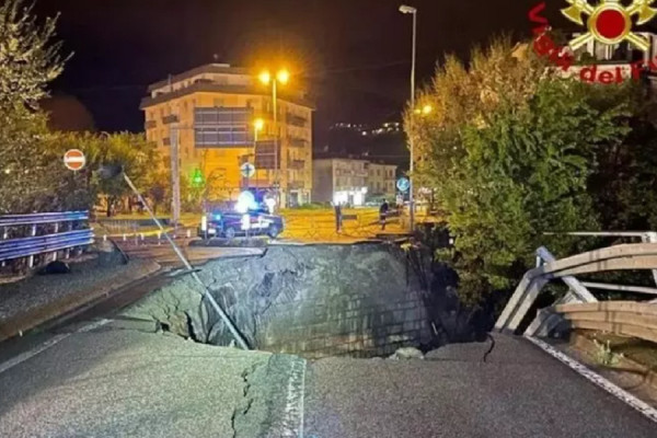 ​Baba dhe i biri, njëri i vdekur tjetri i humbur pasi makina e tyre ra në gropë përthithëse në Itali