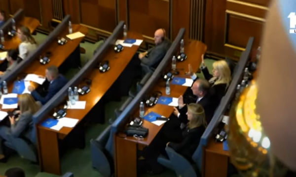 NISMA e Limajt abstenon, s’ia voton Kurtit kandidaturën për kryetare të Kuvendit