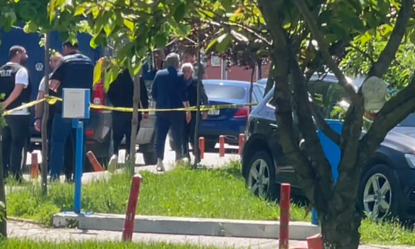 Ministri në detyrë Vitia viziton QKUK-në, pas dëmtimit të veturës së u.d. të drejtorit
