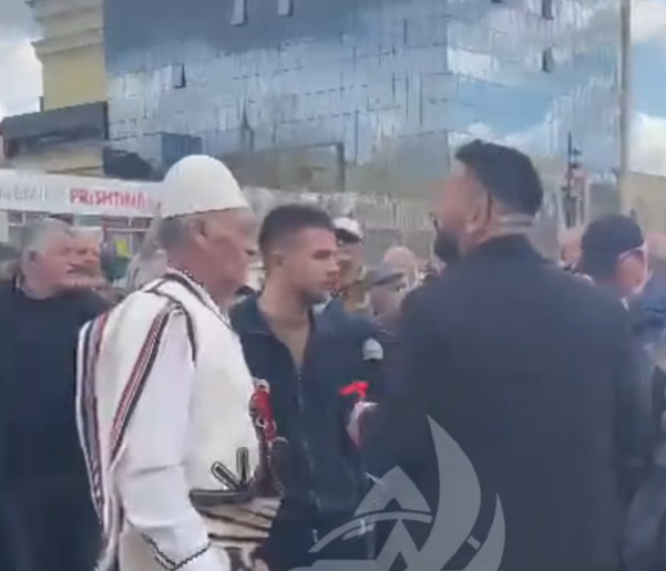 Përplasje mes qytetarëve në protestë – ‘‘Ça po merresh me Thaçin’’, ‘‘Qeveria i ka fajet’’