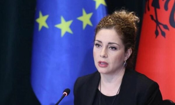 SPAK nis hetimet ndaj ish-ministres së Mbrojtjes dhe bashkëshorit të saj për tjetërsimin e pronave në Himarë