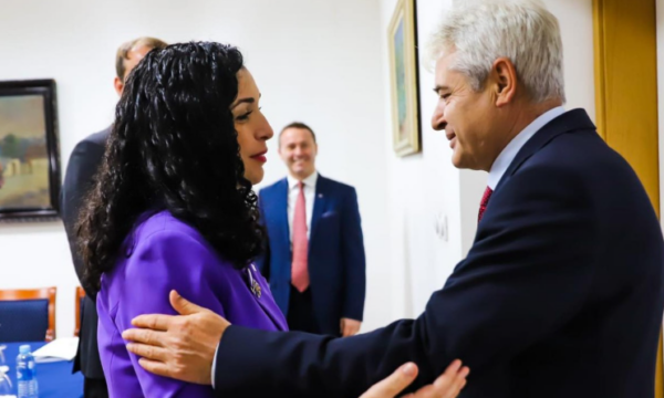 Ali Ahmeti në Prishtinë, Presidentja Osmani ia hap dyert – pamje nga takimi