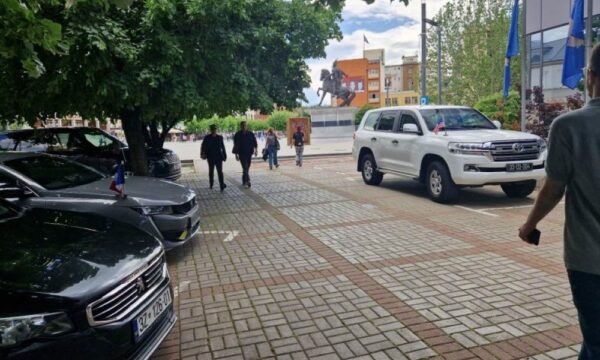 Kriza politike në vend, raportohet se ambasadorët e QUINT-it i shkojnë në takim Kurtit
