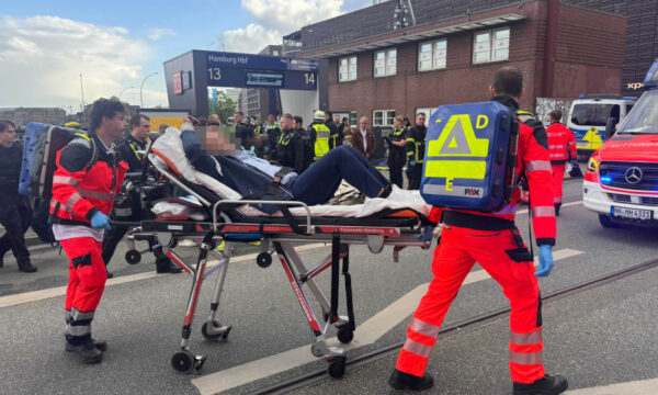 Një grua qëllon me thikë njerëzit në Stacionin e trenit në Hamburg: 12 të plagosur, tre prej tyre në rrezik për jetë