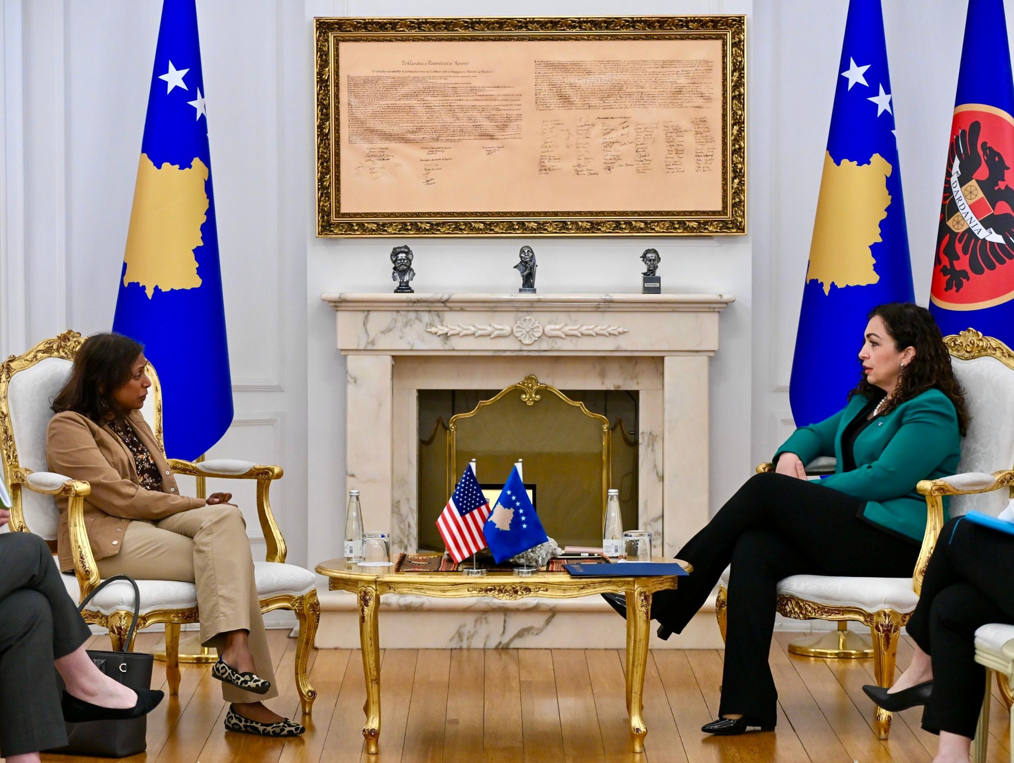 Presidentja Osmani pret në takim Prattipatin, flasin për rëndësinë e konstituimit sa më parë të institucioneve
