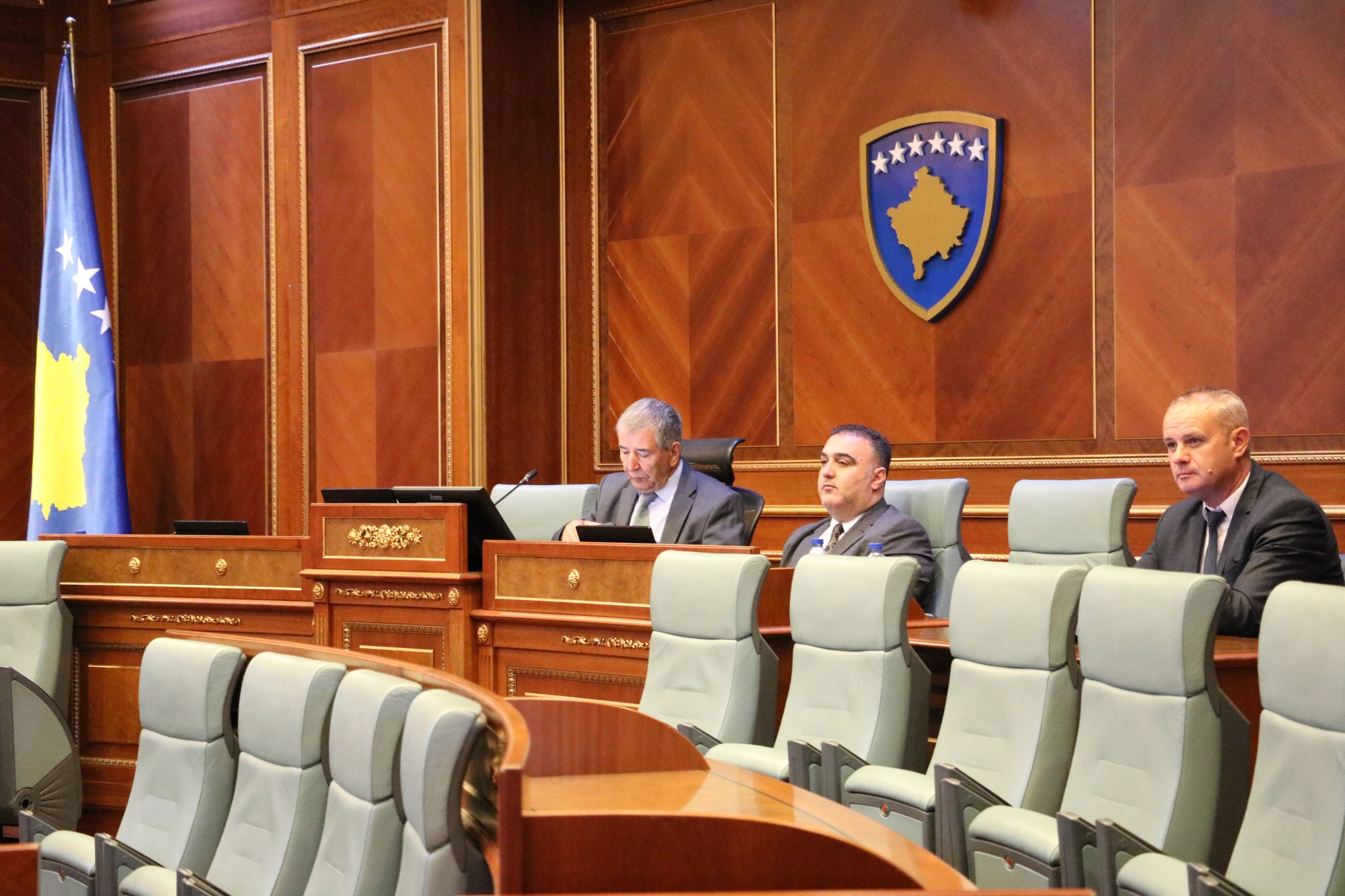 Edhe një përpjekje tjetër nesër, kuvendi lëshon njoftimin për vazhdimin e seancës konstituive