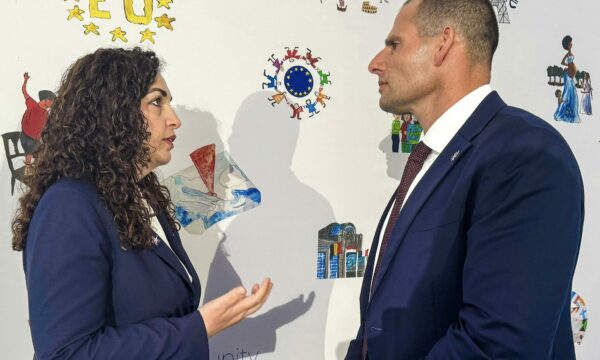 Osmani takon Abelan, i kërkon avancimin e aplikimit të Kosovës në KiE gjatë presidencës së Maltës