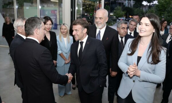 Sahatçiu pasi priti Macronin: Projektin për shkollën e kodimit që më mbeti pezull në Prishtinë, e realizova në Tiranë