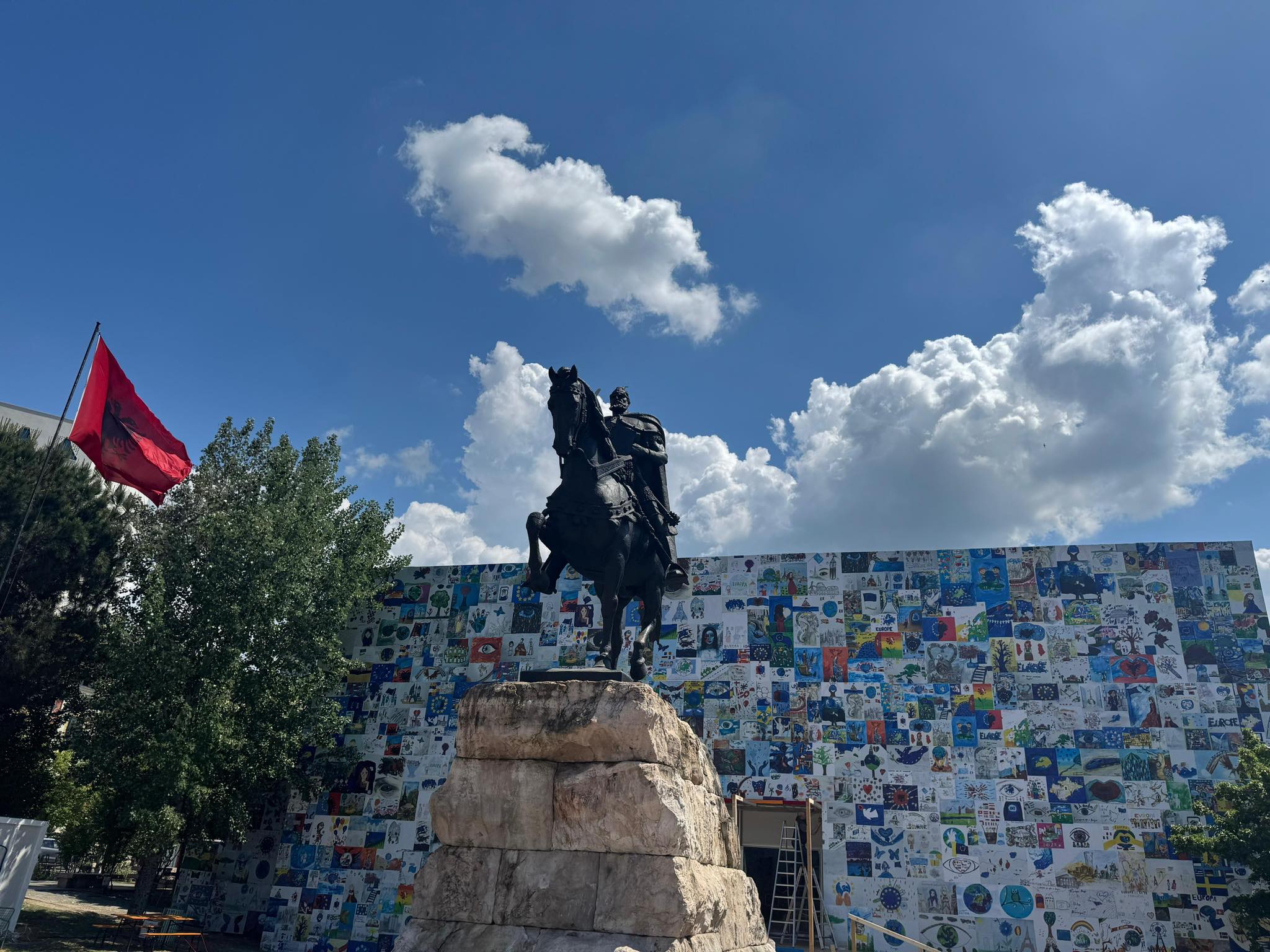 Rama nga sheshi “Skënderbej”: O Mbret, stërnipërit e tu do të jenë krenarë më 16 maj