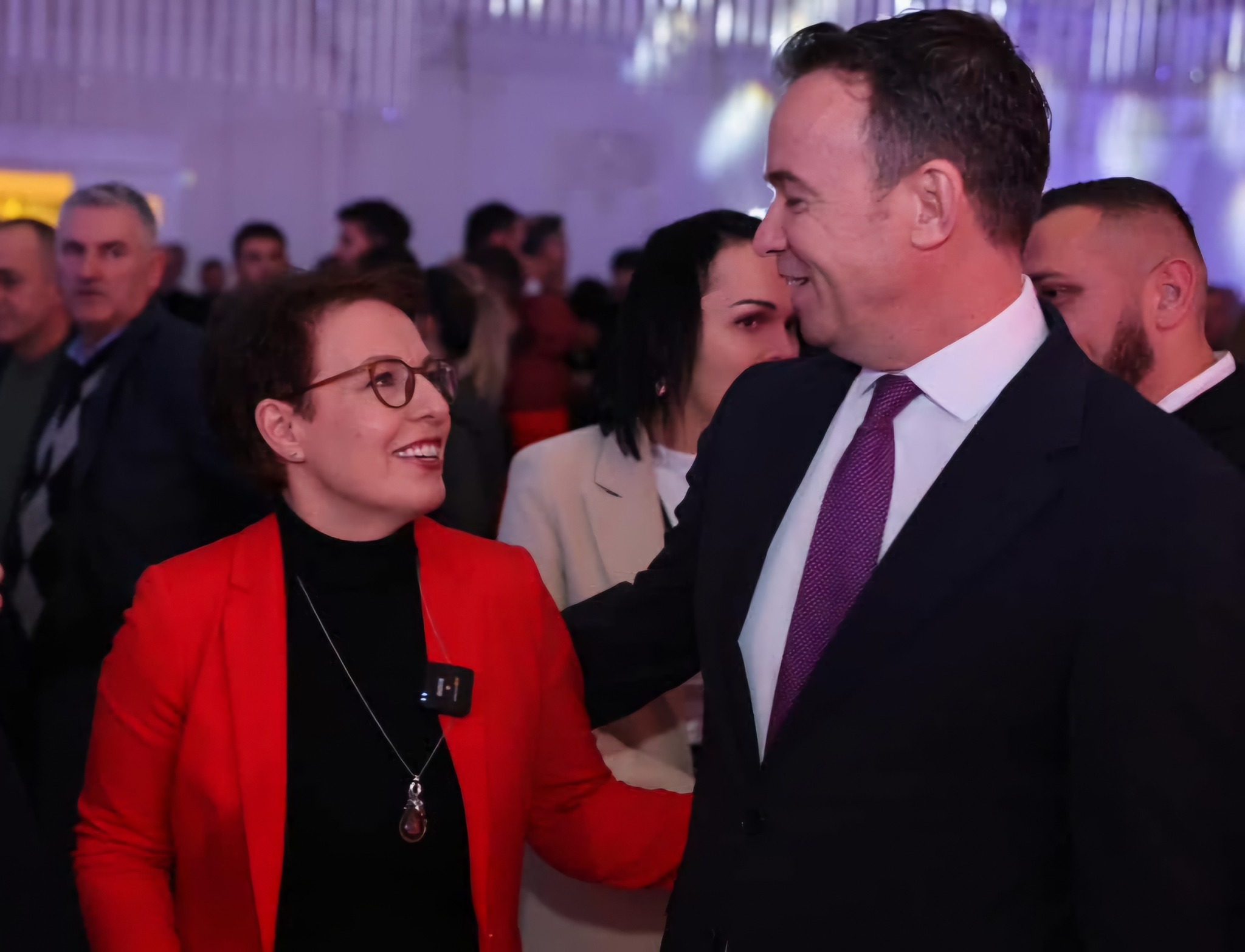 Gërvalla për Faton Peci­n: Ministër i shkëlqyeshëm, po bëhet fushatë kundër tij – Këto fushata të rreme dhe denigruese nuk pijnë ujë në Kosovë, qytetari e njeh mirë Fatonin