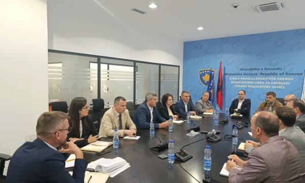 ZRRE në takim me KEK, KEDS e KESCO për hapat përfundimtarë drejt liberalizimit të tregut të energjisë