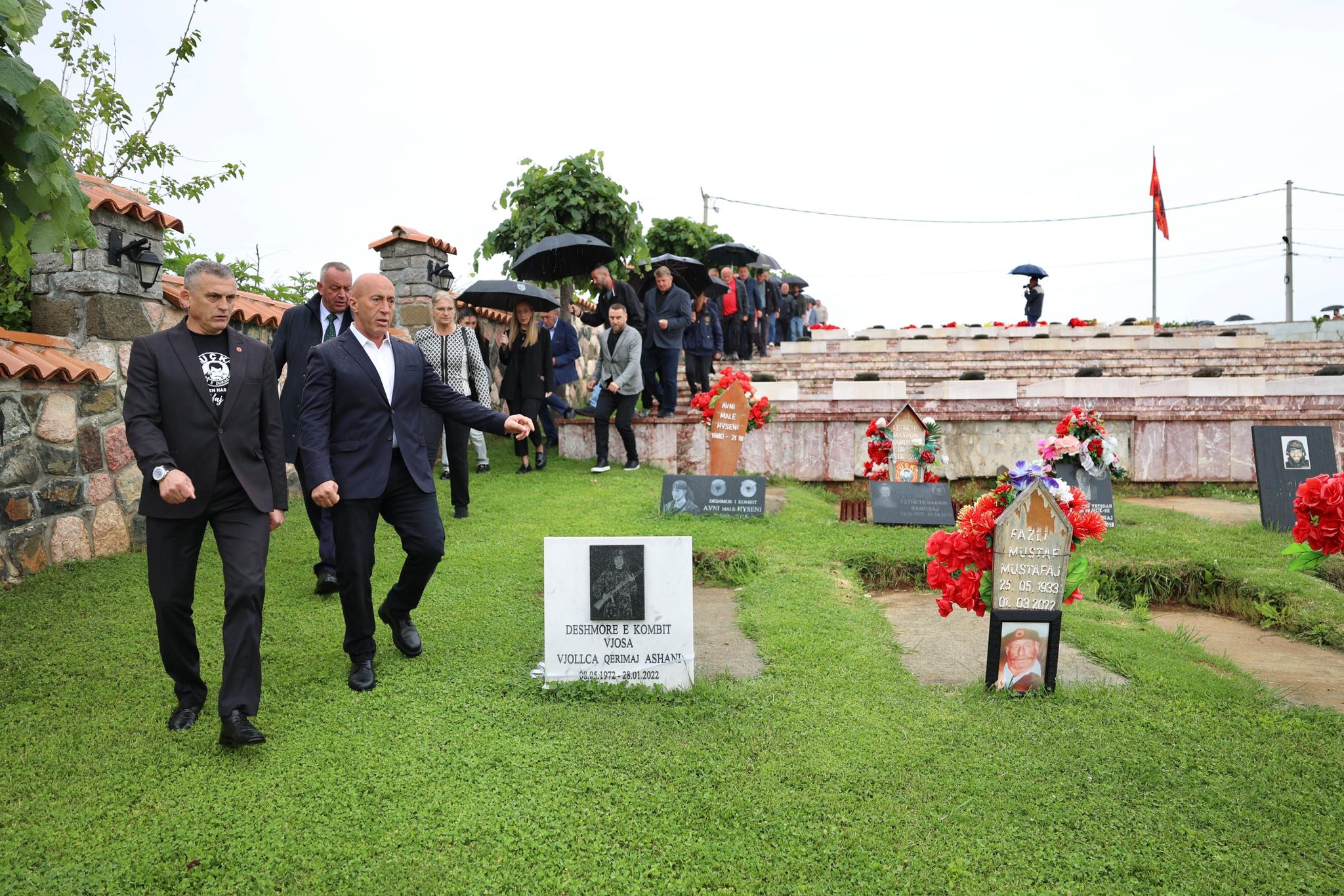 Në Gllogjan e Kodrali, Haradinaj përkujton dëshmorët: Mburoja e lirisë së Kosovës