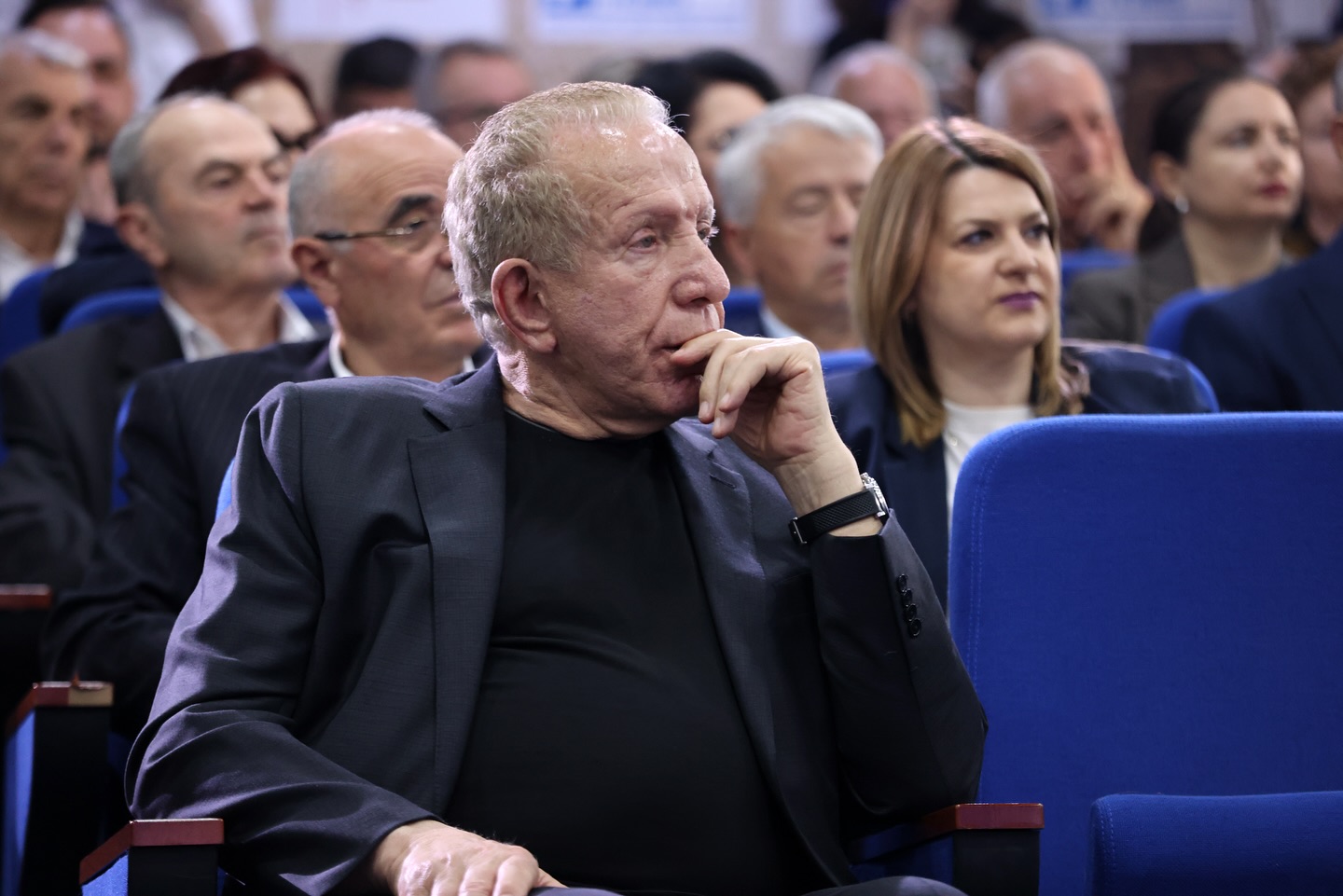 Pacolli shkruan për ziliqarët: Edhe Zoti ia mbyll dyert e suksesit atij që nuk di të gëzohet për të tjerët
