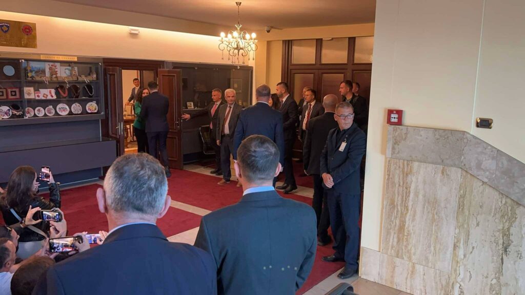 Takimet në Presidencë, arrijnë Abdixhiku, Krasniqi e Haradinaj