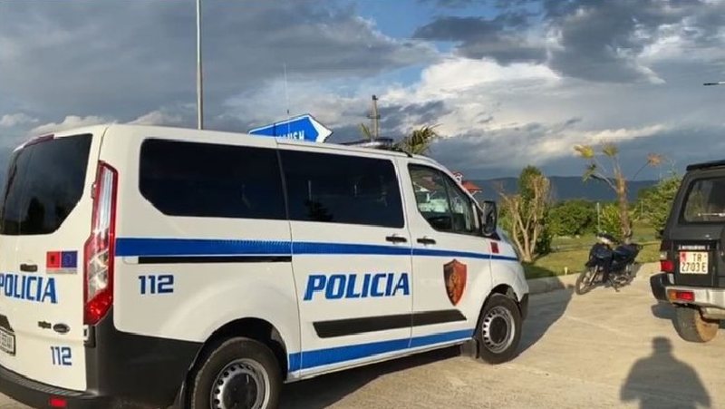 Sherr mes dy personave në njërën qendër të votimit, dyshohet për të shtëna me armë