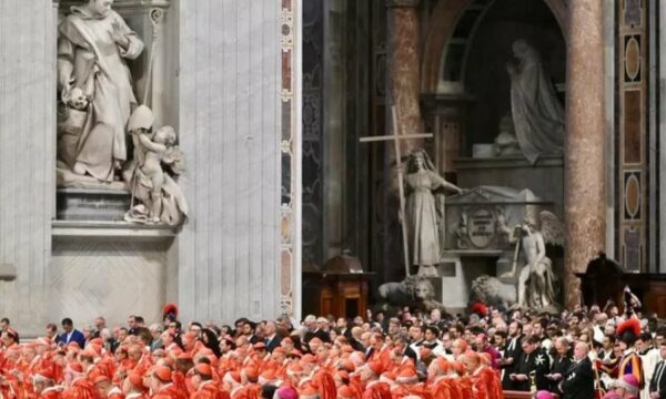Konklava nis mes basteve dhe shanseve, kur do të zgjidhet Papa i ri dhe kush do të jetë trashëgimtari i Françeskut