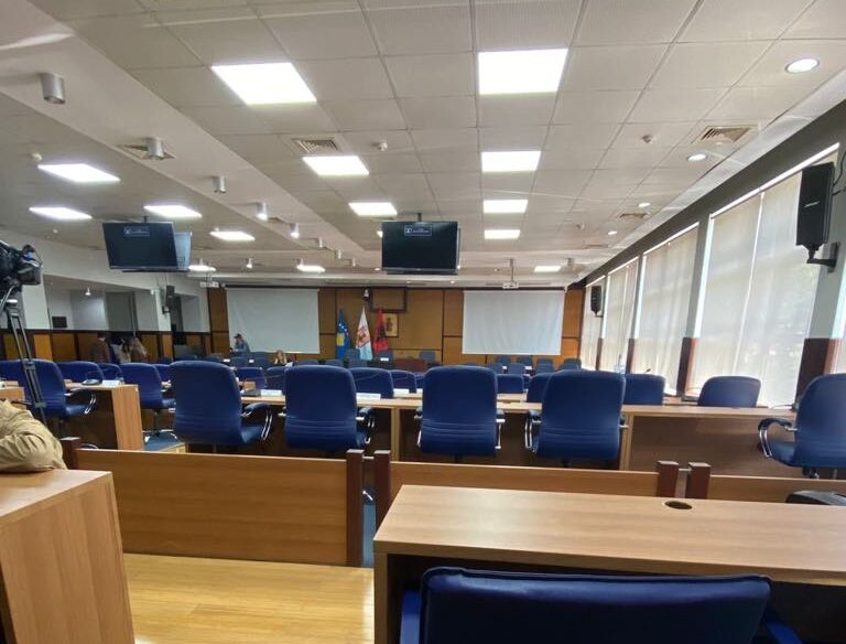 Kuvendi Komunal në Prishtinë me vonesa/ Mbledhja e jashtëzakonshme akoma nuk ka filluar
