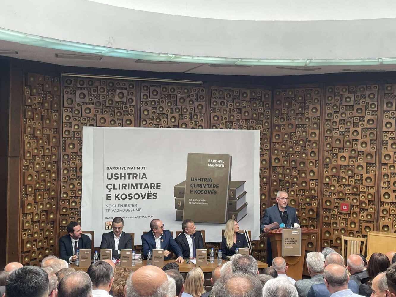 Përurohet libri “Ushtria Çlirimtare e Kosovës, në shënjestër të vazhdueshme” i Bardhyl Mahmutit
