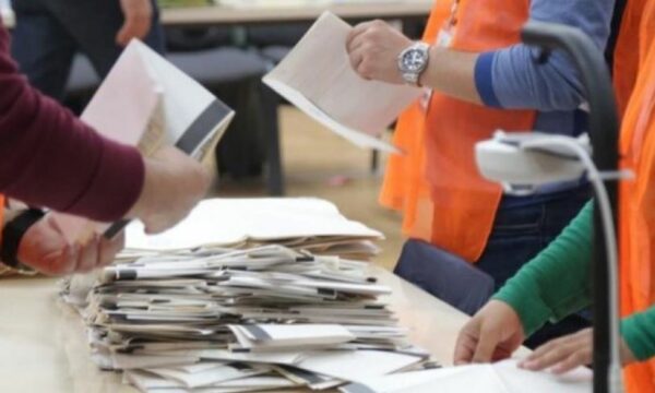 Përfundon numërimi i votave në disa Bashki në Gjirokastër, ja kush kryeson