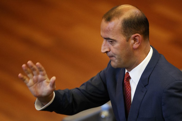 Koci e ndal edhe Daut Haradinajn, deputeti: Votuesit e VV’së s’kanë të drejtë me mu drejtu mu