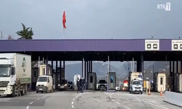 Hiqen kontrollet kufitare mes Shqipërisë dhe Kosovës