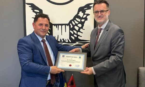 Kryetari i Malishevës nderon me mirënjohje Ferid Aganin