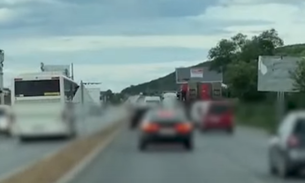 Autobusi vozit në kah të kundërt në Prishtinë – Policia identifikon dhe ndëshkon kundërvajtësin