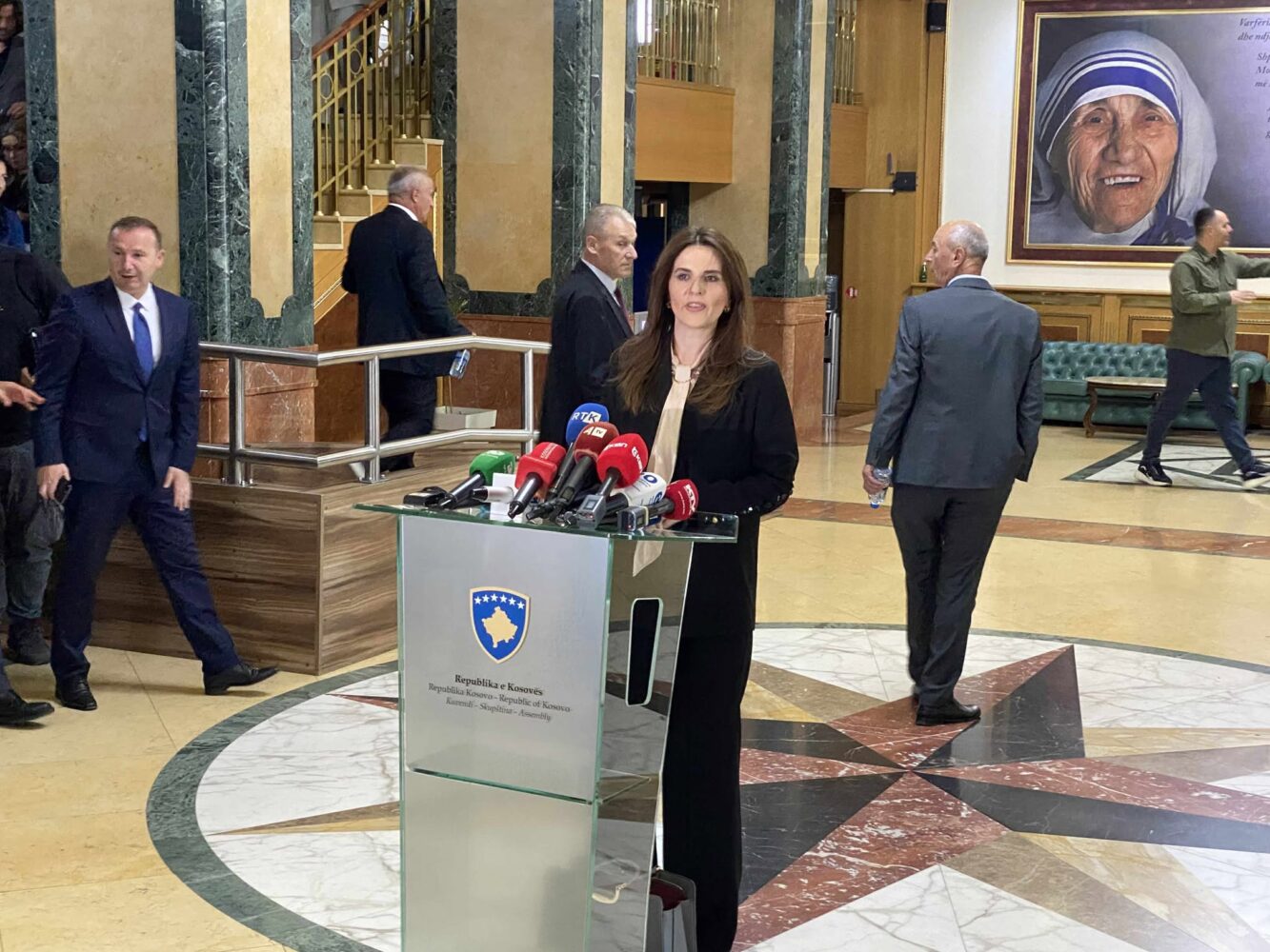 Çitaku: Bllokada e institucioneve e ka emrin e Albin Kurtit dhe Albulena Haxhiut